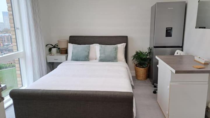 Cozy Double Room With Large En Suite Near Canary Wharf London With Amazing Views In A Shared Apartment Zewnętrze zdjęcie
