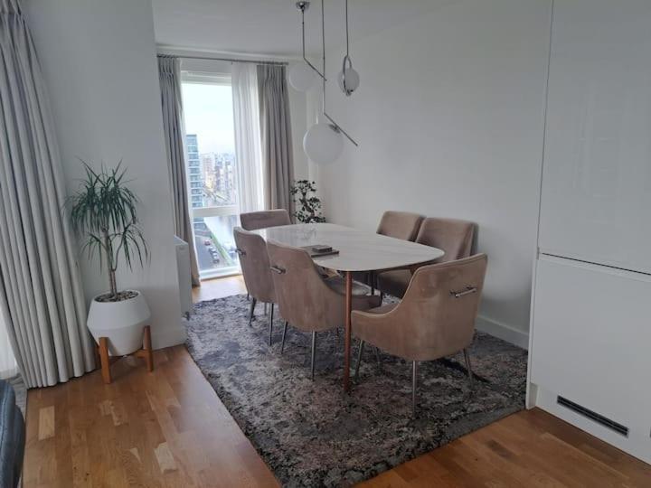 Cozy Double Room With Large En Suite Near Canary Wharf London With Amazing Views In A Shared Apartment Zewnętrze zdjęcie