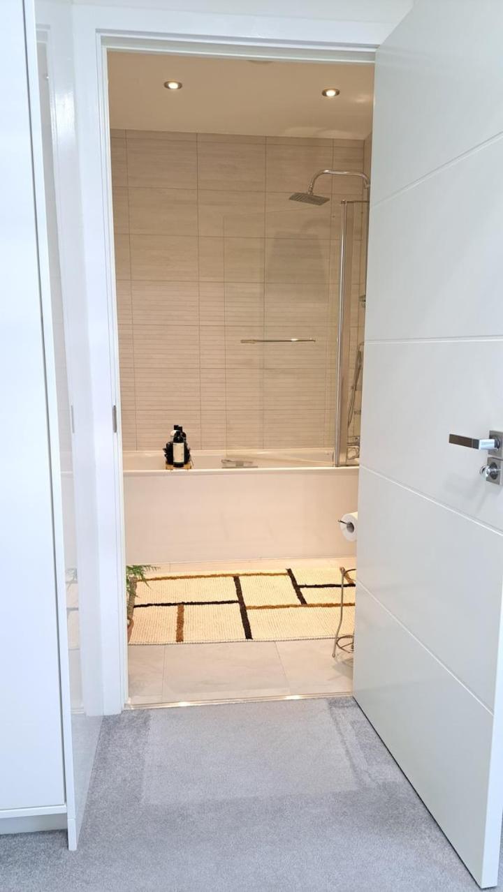Cozy Double Room With Large En Suite Near Canary Wharf London With Amazing Views In A Shared Apartment Zewnętrze zdjęcie