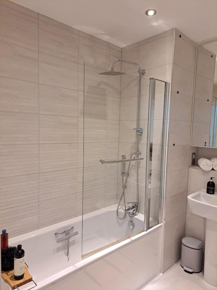 Cozy Double Room With Large En Suite Near Canary Wharf London With Amazing Views In A Shared Apartment Zewnętrze zdjęcie